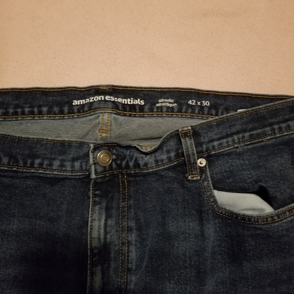 EUC Amazon Essentials Men's Blue Jeans Size 42x30 - Picture 3 of 4